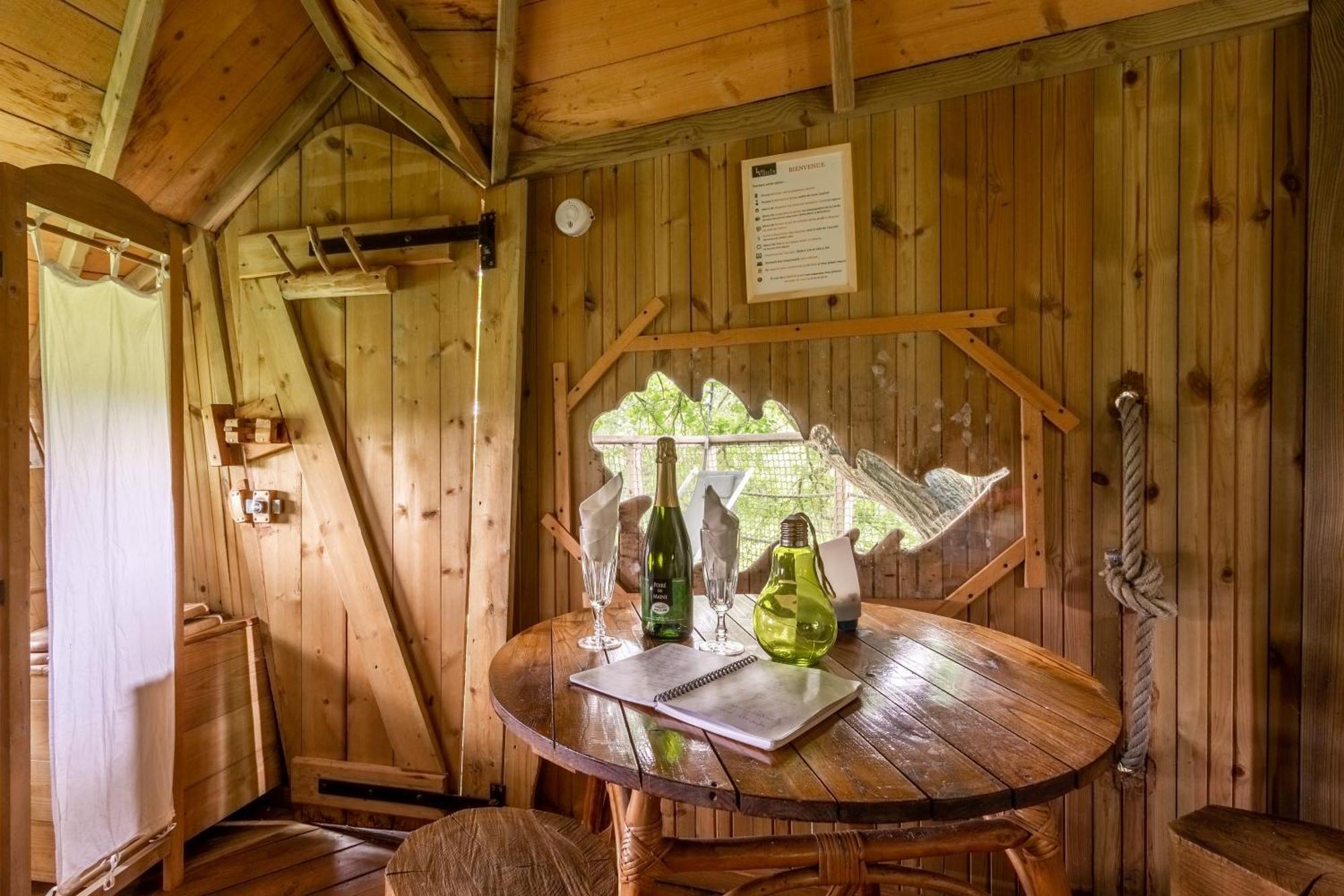 Domaine Des Vaulx - Locations De Cabanes Insolites La Baconniere 외부 사진